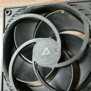 ARCTIC P12 - Pressure-optimised 120 mm Fan