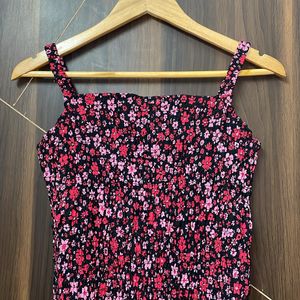 Strectable Cutsleeves Floral Top