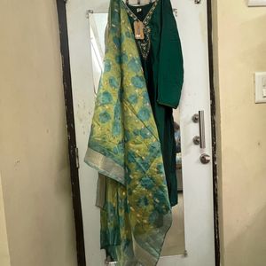 Bottle Green Kurta With Fancy Dupatta And Pants