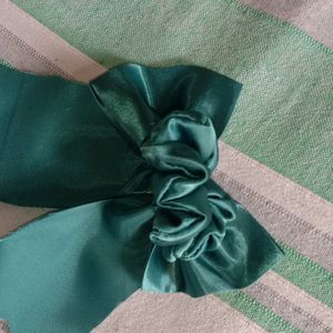 Hair Bow with 2 scrunchies free off cost