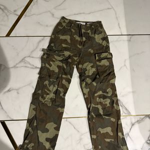 bershka cargos