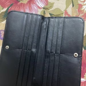 GLOSSY BLACK WALLET