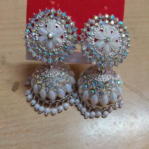 Jhumki Earrings With Maang Tikka
