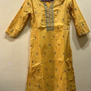 Avaasa Yellow Kurta Size M