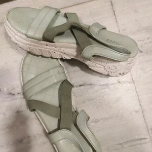 Flat Sandles For Women....