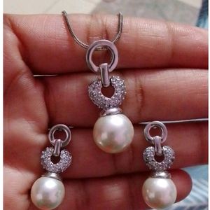 Pearls And Diamond Set