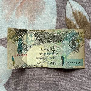 Qatar one riyal Currency note