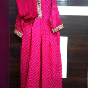 Women Alia Cut Front Slit Kurta Set