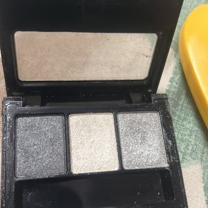 Sunscreen And Nyx Mini Kit Eyeshadow