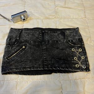 Vintage acid wash chain detailed mini skort