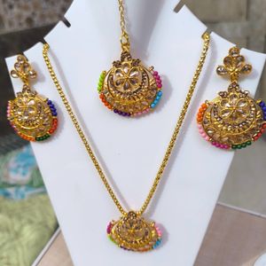 Jewellery Set With Maang Tikka