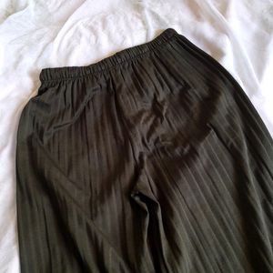 GREEN PLEATED PANTS/CULOTS