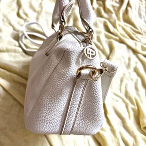 Lino Perros White Hand bag