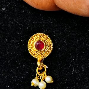 RED DIAMOND AND PEARL PRESSED NOSE PIN