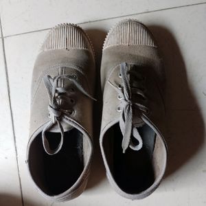 School sport shoes Size 5 No