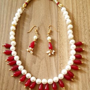 Beautiful pearl and meron drop beds set.just now I make this two jewellery sets.very good quality metirial  👌 👍 ❤