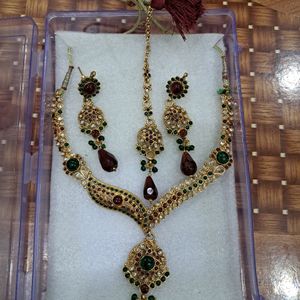 Beautiful Kundan Jewellery Set.