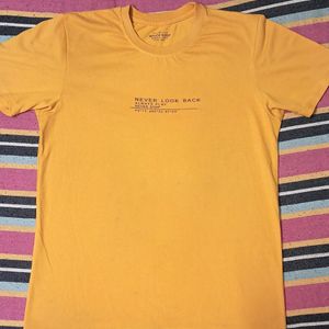 XL yellow T-shirt