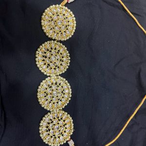 Choker Set With Earrings And Mangtika