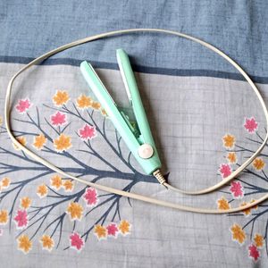 Green Straightener With Wire