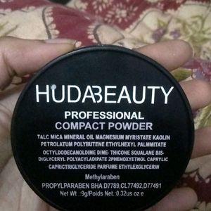 Huda Beauty Compact Powder 😻