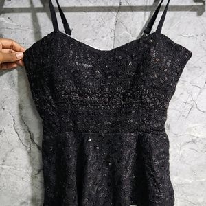 BLACK SEQUINS TOP