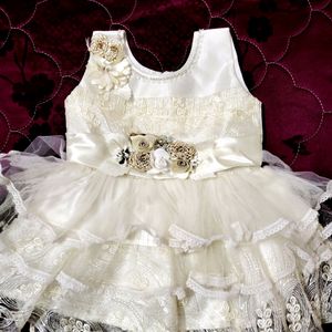 🎠Gorgeous Off White Baby Frock 🎠