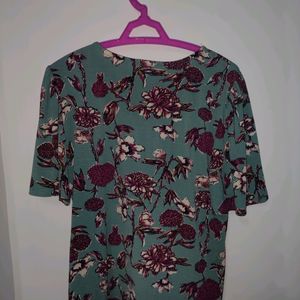 Floral Print Crew Neck T Shirt With Flared Sleeves