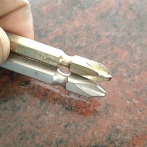 Double Side Screwdriver Bit. (2)