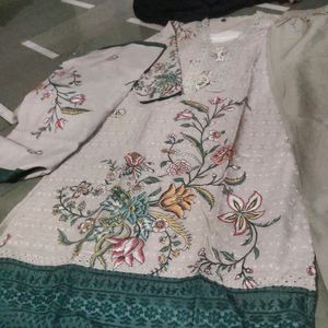 Trending Pakistani Dress Kurta Pant With Dupatta