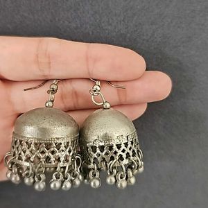 Medium Sized Jhumkas