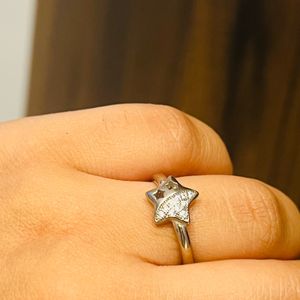 Star shaped silver Stoned ring