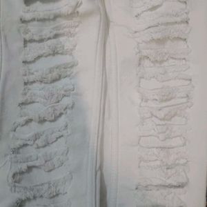 Im Selling A White Damaged Stylish Jeans