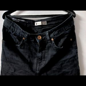 Black Anklet Length Jeans