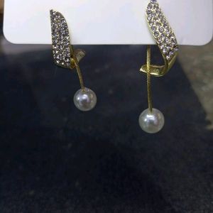 Unused Zirconia Metal Earrings With Pearl