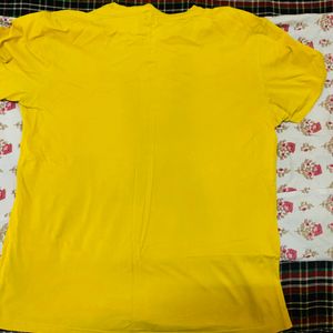 Levi’s - Yellow T-shirt for summer