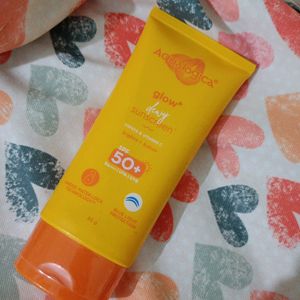 Aqualogica Glow Dewy Sunscreen