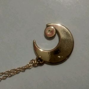 Moon Charm With Rosegold chain(NECKLACE)