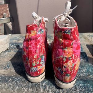 *Final Sale* Rare Carlton London Floral Shoes