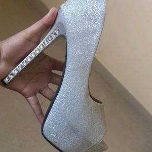 Beautiful Silver Shimmer High Heels 👠