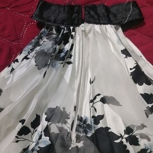 Black Aand White Sleeveless Frock With Leggings