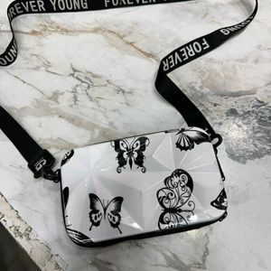 FOREVER YOUNG SLING BAG