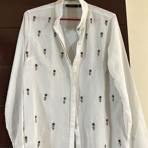 WHITE EMBROIDERY SHIRT : M SIZE