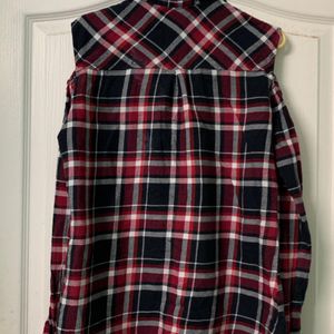 Cold shoulder shirt, checks black and red