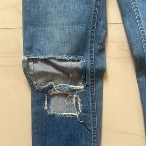 TORN BLUE JEANS FOR MENS