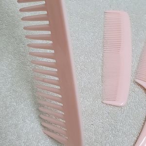 Set Of 5 Combs With Aesthetic Eyelashes Box