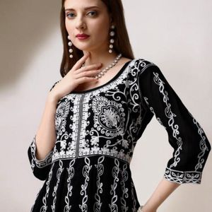 Aesthetic Chikankari kurta With Dupatta Set 🖤✨