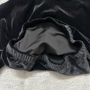 IMPORTED Velvet Collar Top , great condition