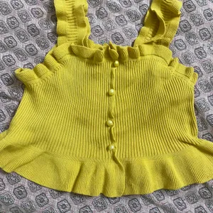 Top Yellow Crop