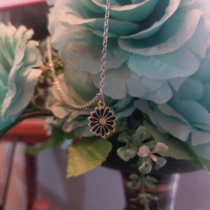 Floral Pendant Chain.